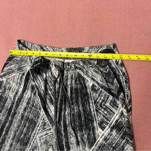 Lululemon Jet Crop 7/8 Luon Heat Wave White Black - Picture 10 of 11